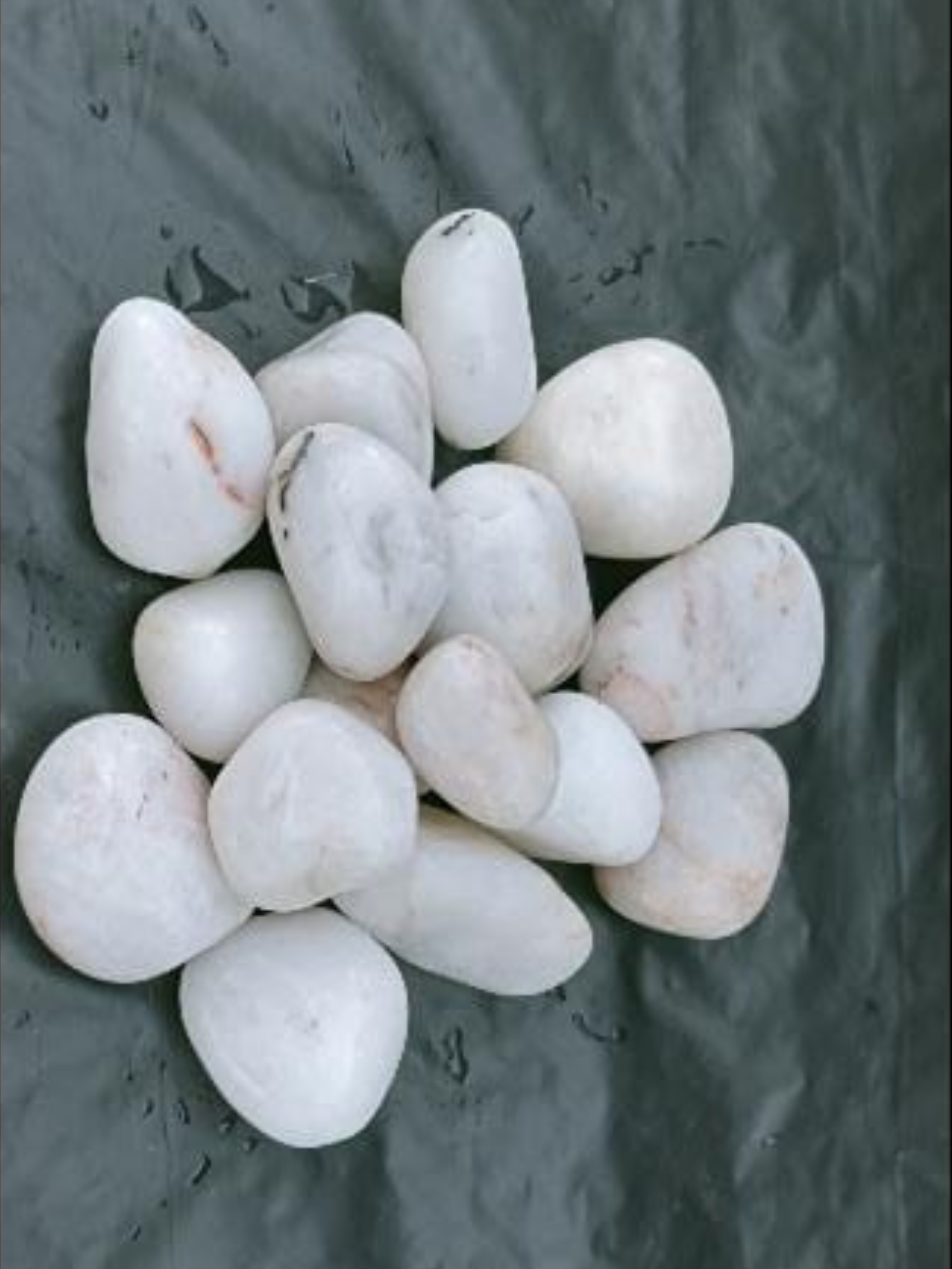 White High Polish Pebbles – 20kg Bag