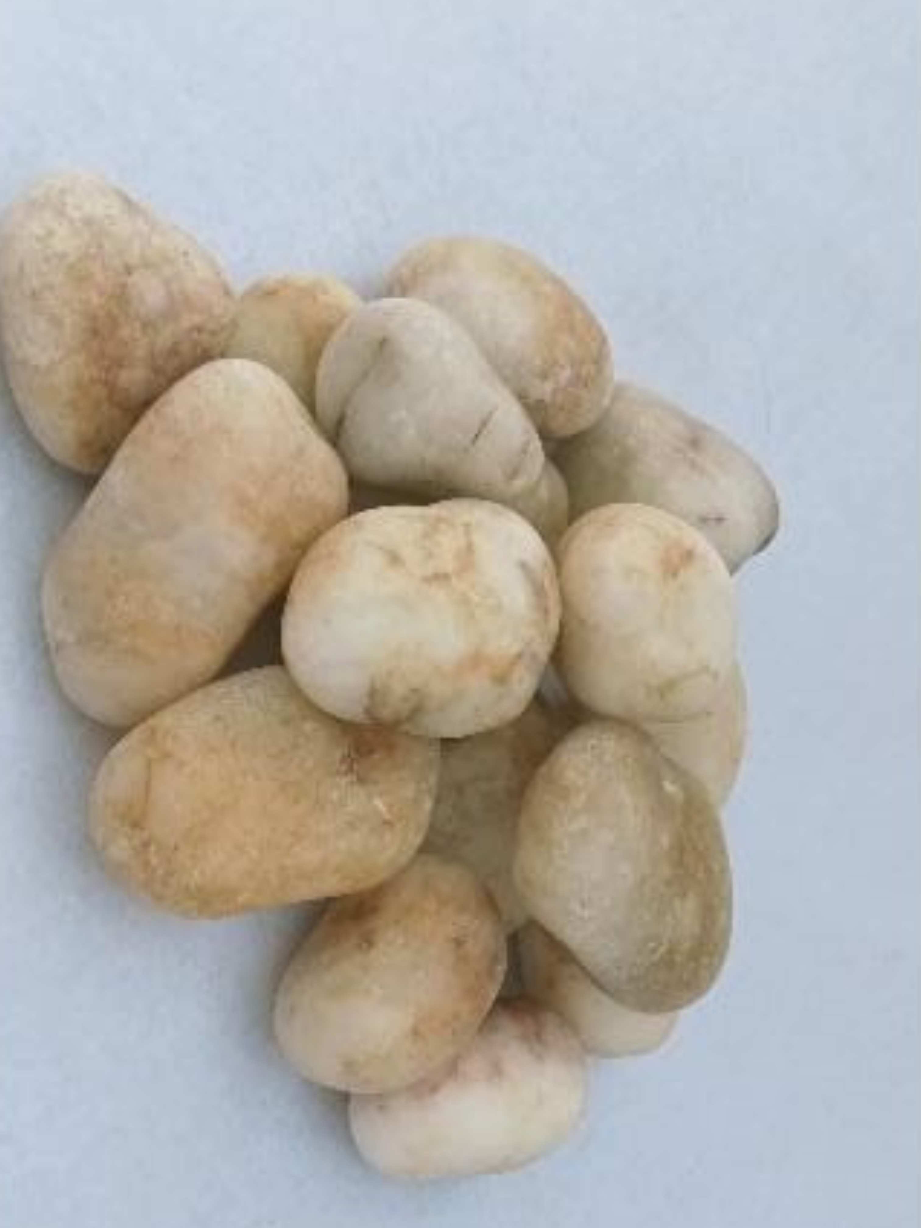 Beige Polished Pebbles – 20kg Bag (3.5cm & 2.4cm)