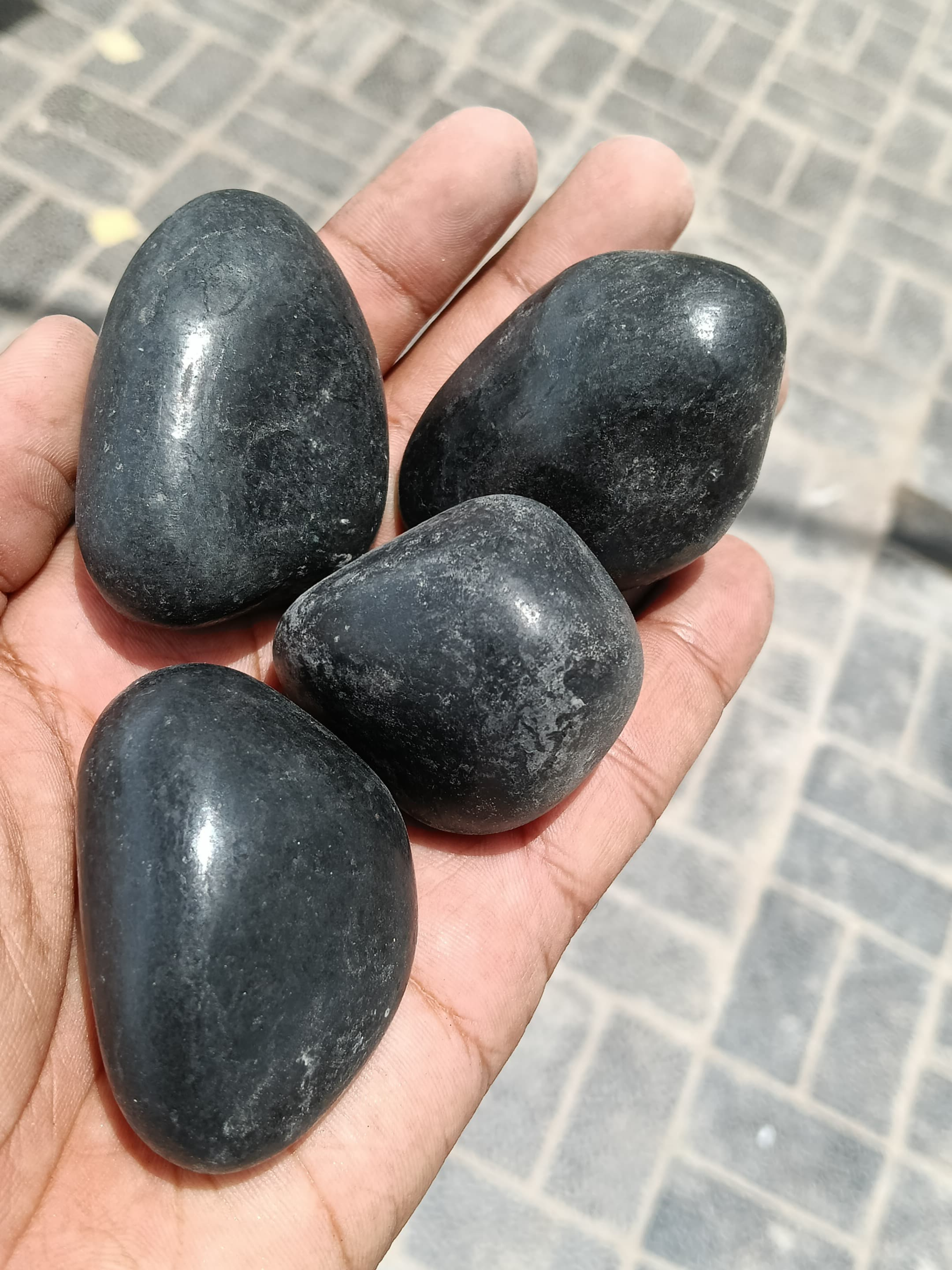 Black Semi-Polished Pebbles – 2.4cm & 3.5cm